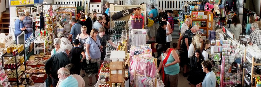 ‘n Kykie na verlede jaar se bedrywige Kersmark (Argieffoto: Gansbaai Courant)